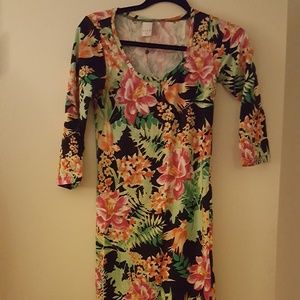 Tropical Print 3/4 Sleeve Maxi Dress